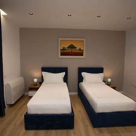 Claus Hotel Tirana