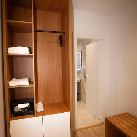 Claus 5* Tirana