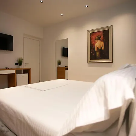 Claus 호텔 티라나