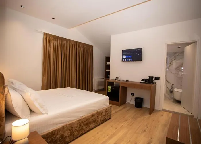 Claus 5* Тирана