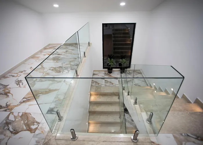 Отель Claus Тирана