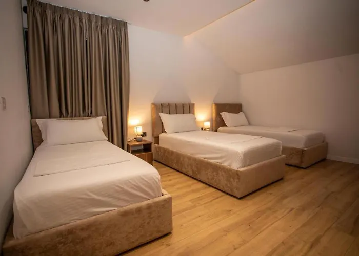 Отель Claus Тирана