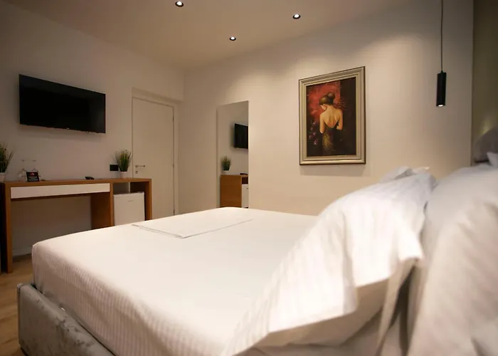 Claus Hotel Tirana