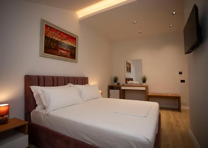 Claus 5* Tirana